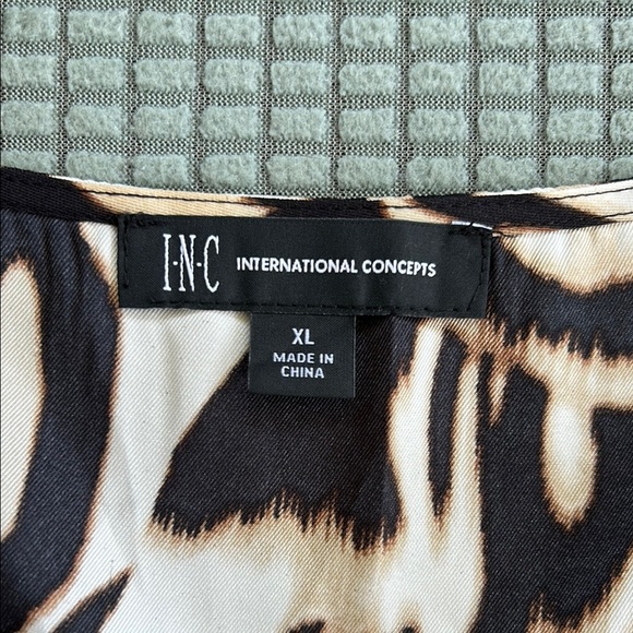 Zebra Print Sleeveless Top - Picture 5 of 7